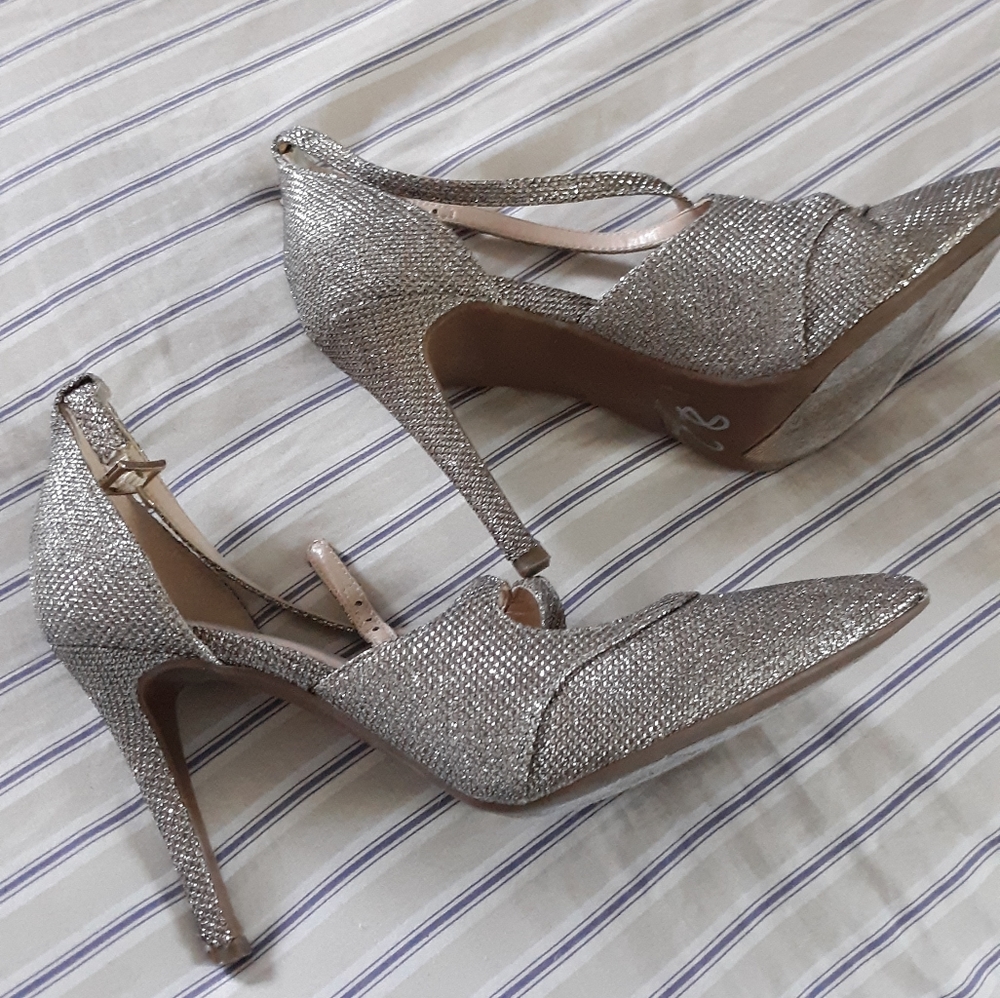 Heels - Picture 2 of 3